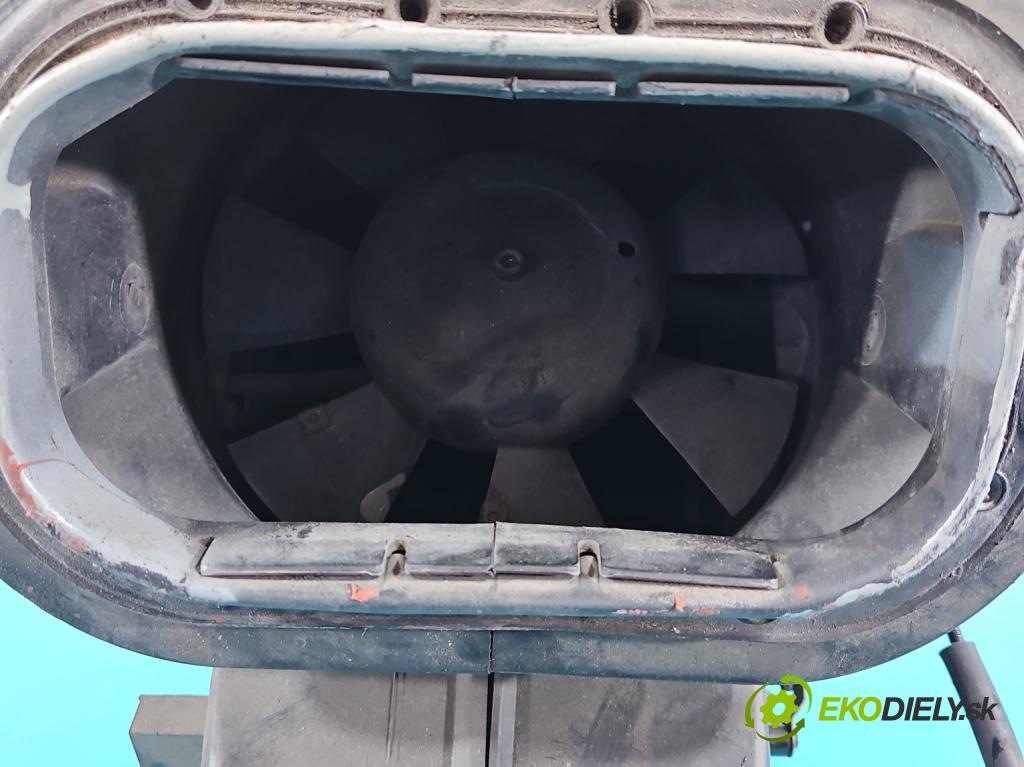 Peugeot 305 1.5 karburátor: 68 hp manual 50 kW 1472 cm3 5- radiátor  (Radiátory topení)