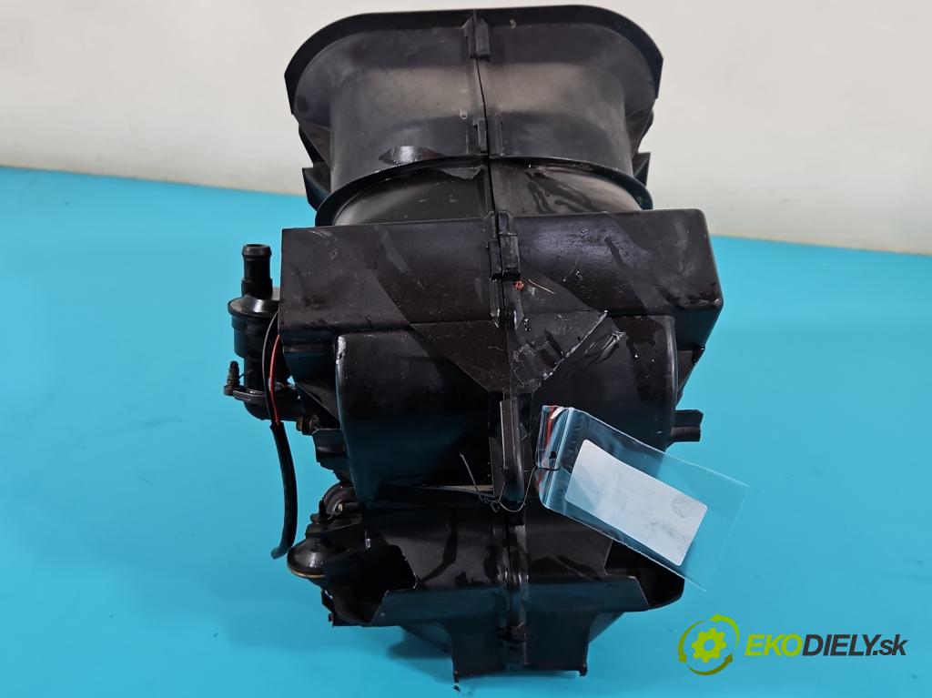 Peugeot 305 1.5 karburátor: 68 hp manual 50 kW 1472 cm3 5- radiátor  (Radiátory topení)