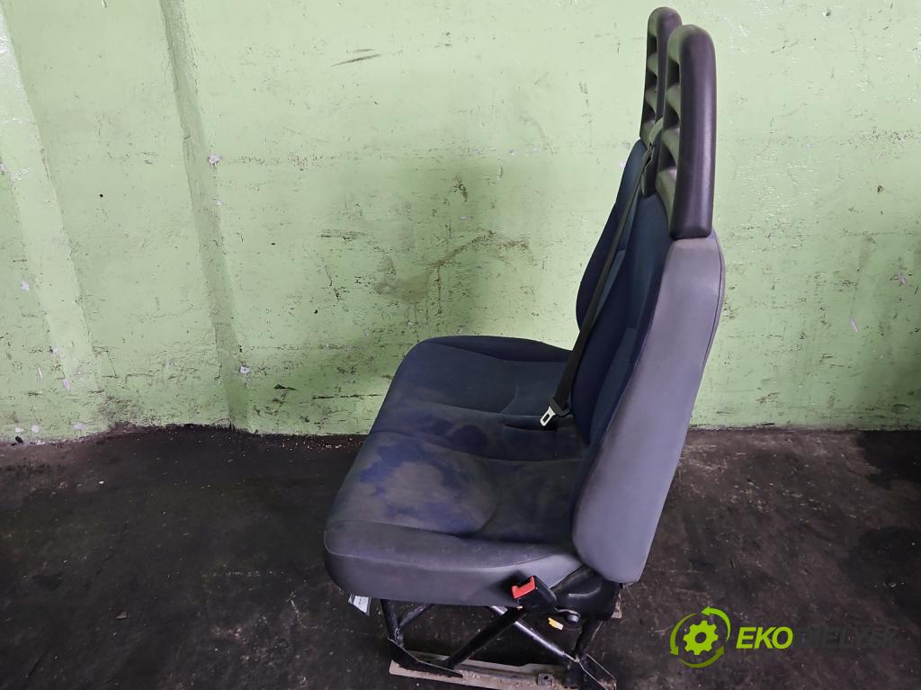 Iveco Daily IV 2006-2014 3.0 HPI 145 HP manual 107 kW 2998 cm3 2- Sedačka pravý  (Sedačky, sedadlá)