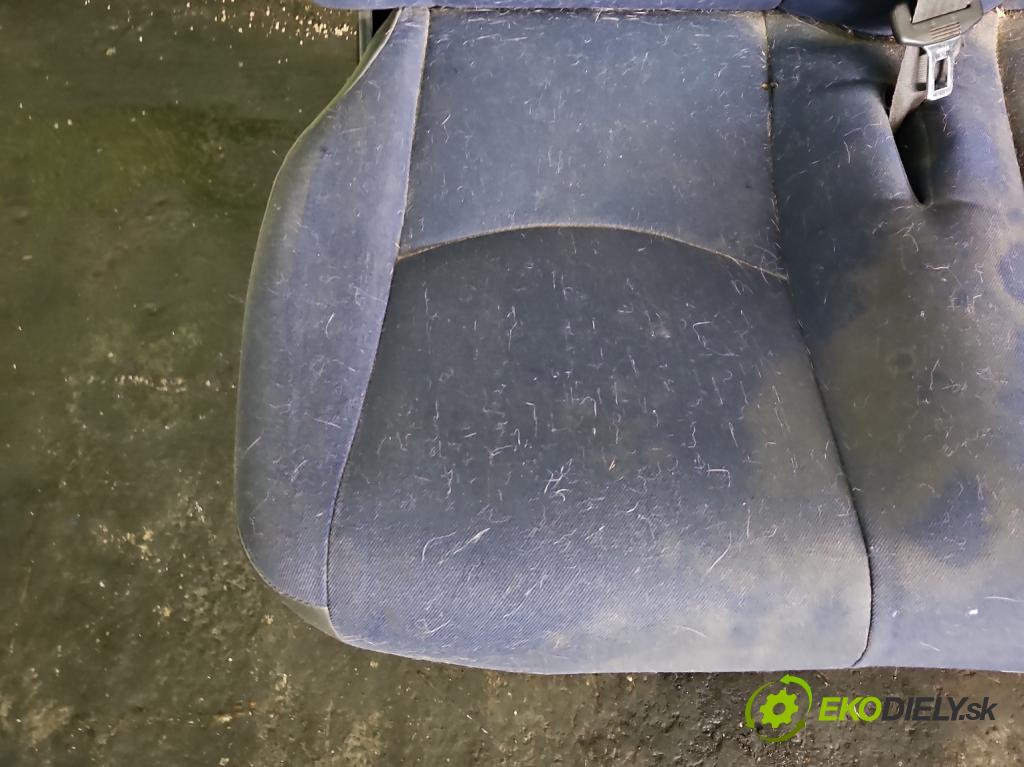 Iveco Daily IV 2006-2014 3.0 HPI 145 HP manual 107 kW 2998 cm3 2- Sedačka pravý  (Sedačky, sedadlá)