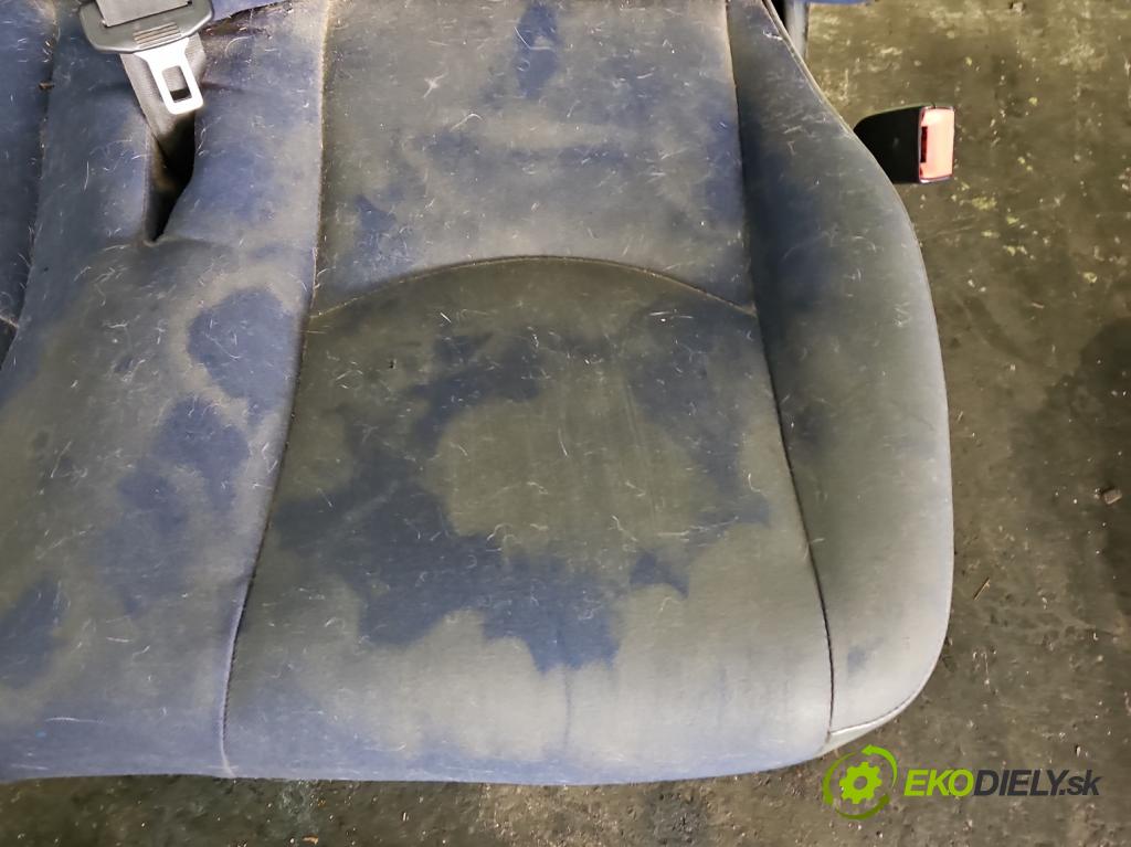 Iveco Daily IV 2006-2014 3.0 HPI 145 HP manual 107 kW 2998 cm3 2- Sedačka pravý  (Sedačky, sedadlá)