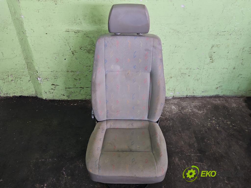 Vw Transporter T5 2003-2015 1.9 tdi 102 HP manual 75 kW 1896 cm3 5- Sedačka ľavý  (Sedačky, sedadlá)