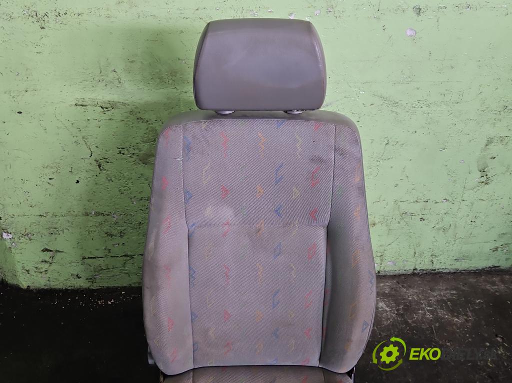 Vw Transporter T5 2003-2015 1.9 tdi 102 HP manual 75 kW 1896 cm3 5- Sedačka ľavý  (Sedačky, sedadlá)