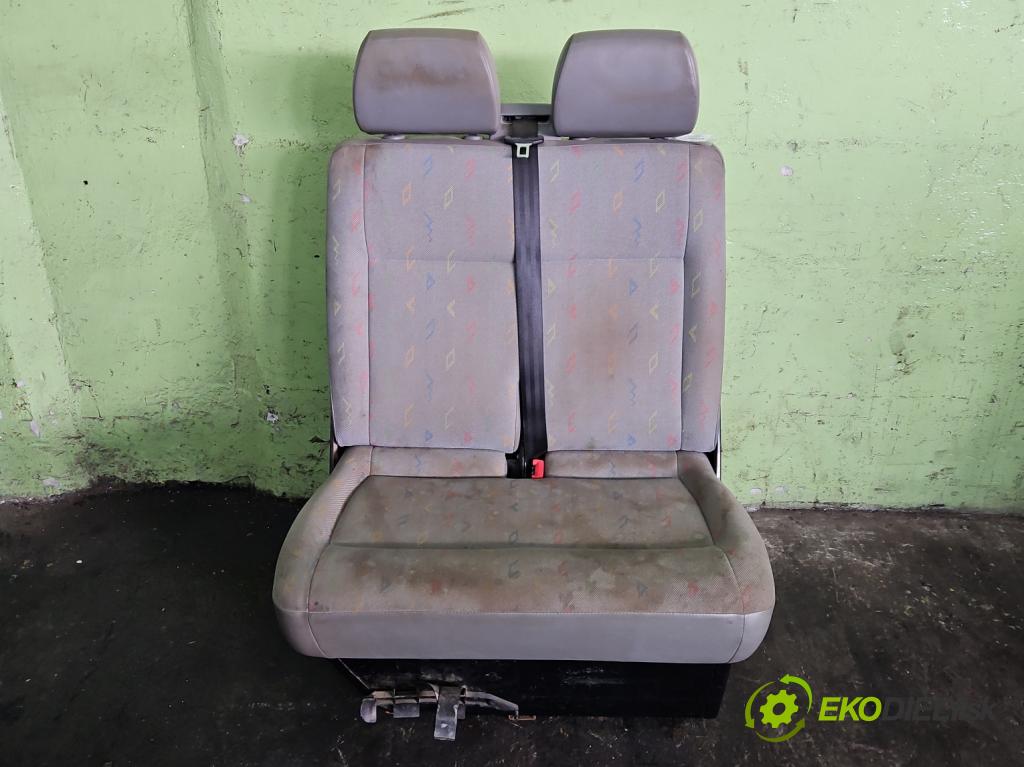Vw Transporter T5 2003-2015 1.9 tdi 102 HP manual 75 kW 1896 cm3 5- Sedačka pravý  (Sedačky, sedadlá)