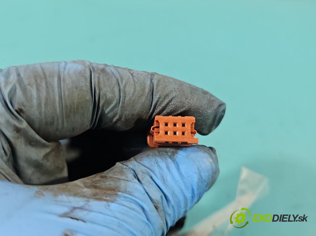 Peugeot 301 1.6 16V 116 HP manual 85 kW 1587 cm3 4- Spínačka  (Spínacie skrinky a kľúče)