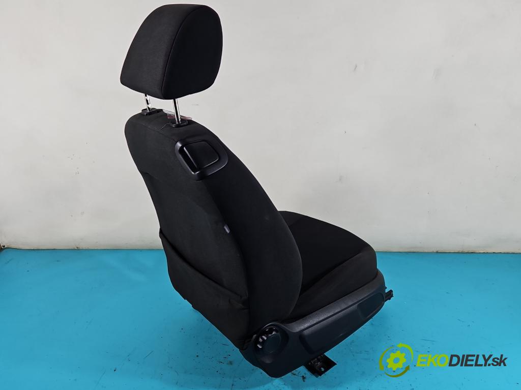 Ford Focus Mk2 2004-2011 1.8 tdci 116 HP manual 85 kW 1753 cm3 3- Sedačka pravý  (Sedačky, sedadlá)
