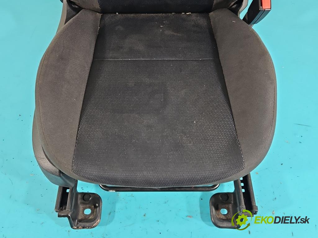 Ford Focus Mk2 2004-2011 1.8 tdci 116 HP manual 85 kW 1753 cm3 3- Sedačka pravý  (Sedačky, sedadlá)