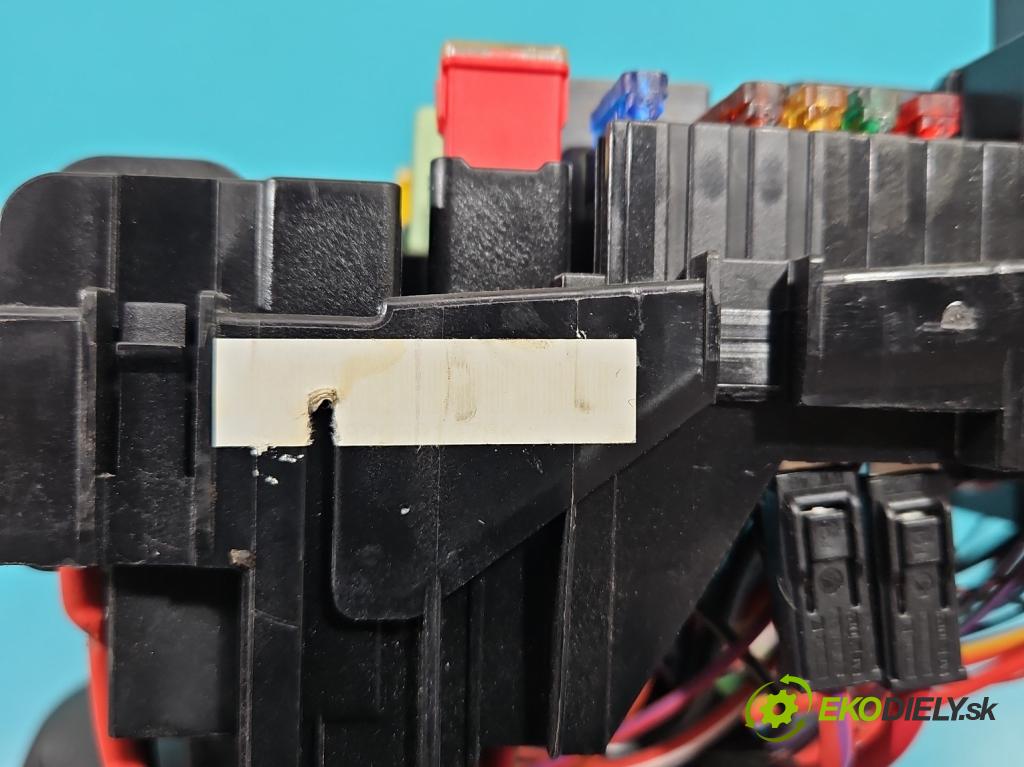 Skoda Karoq 2017- 2.0 tdi 150 hp automatic 110 kW 1968 cm3 5- skříňka pojistková 5Q0937125G (Pojistkové skříňky)