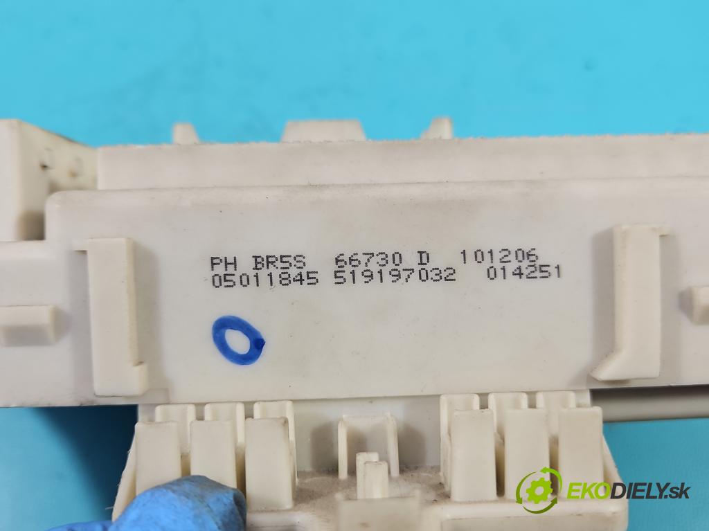 Mazda 3 I BK 2003-2009 2.0 citd 143 hp manual 105 kW 1998 cm3 5- skříňka pojistková 519197032 (Pojistkové skříňky)