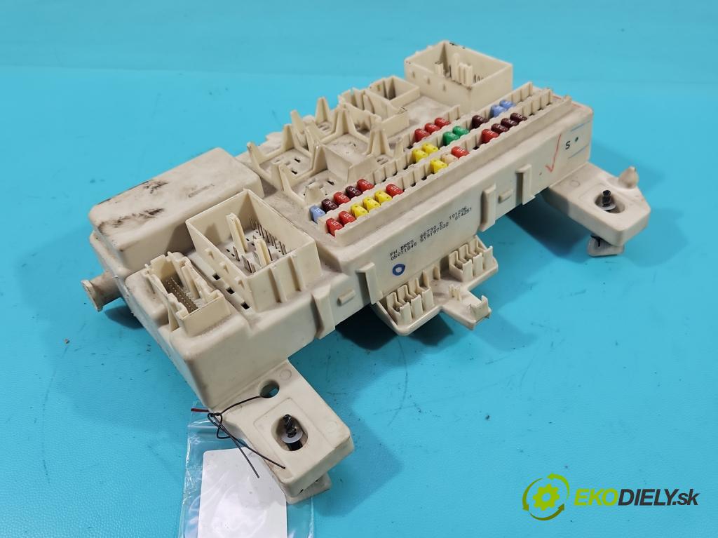 Mazda 3 I BK 2003-2009 2.0 citd 143 hp manual 105 kW 1998 cm3 5- skříňka pojistková 519197032 (Pojistkové skříňky)