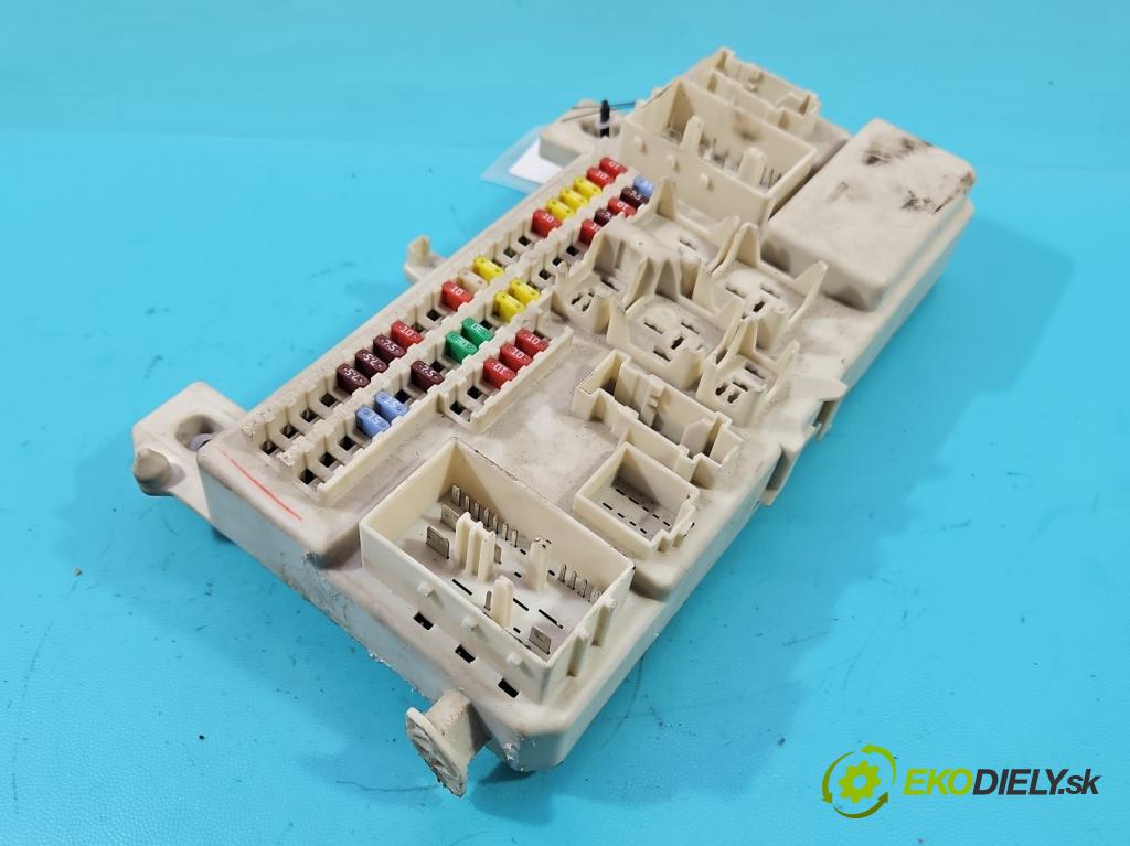 Mazda 3 I BK 2003-2009 2.0 citd 143 hp manual 105 kW 1998 cm3 5- skříňka pojistková 519197032 (Pojistkové skříňky)