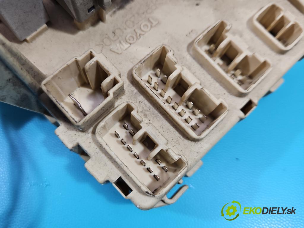 Toyota Yaris I 1999-2005 1.3 vvti 87 hp manual 64 kW 1298 cm3 5- skříňka pojistková 82730-0D040 (Pojistkové skříňky)