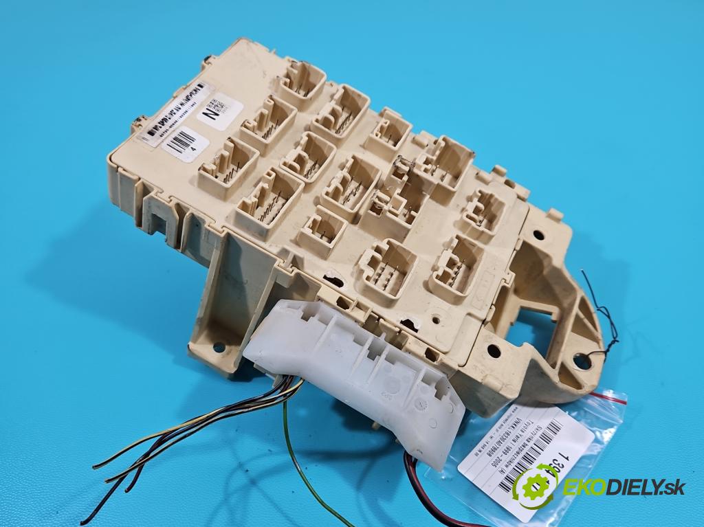 Toyota Yaris I 1999-2005 1.3 vvti 87 hp manual 64 kW 1298 cm3 5- skříňka pojistková 82730-0D040 (Pojistkové skříňky)