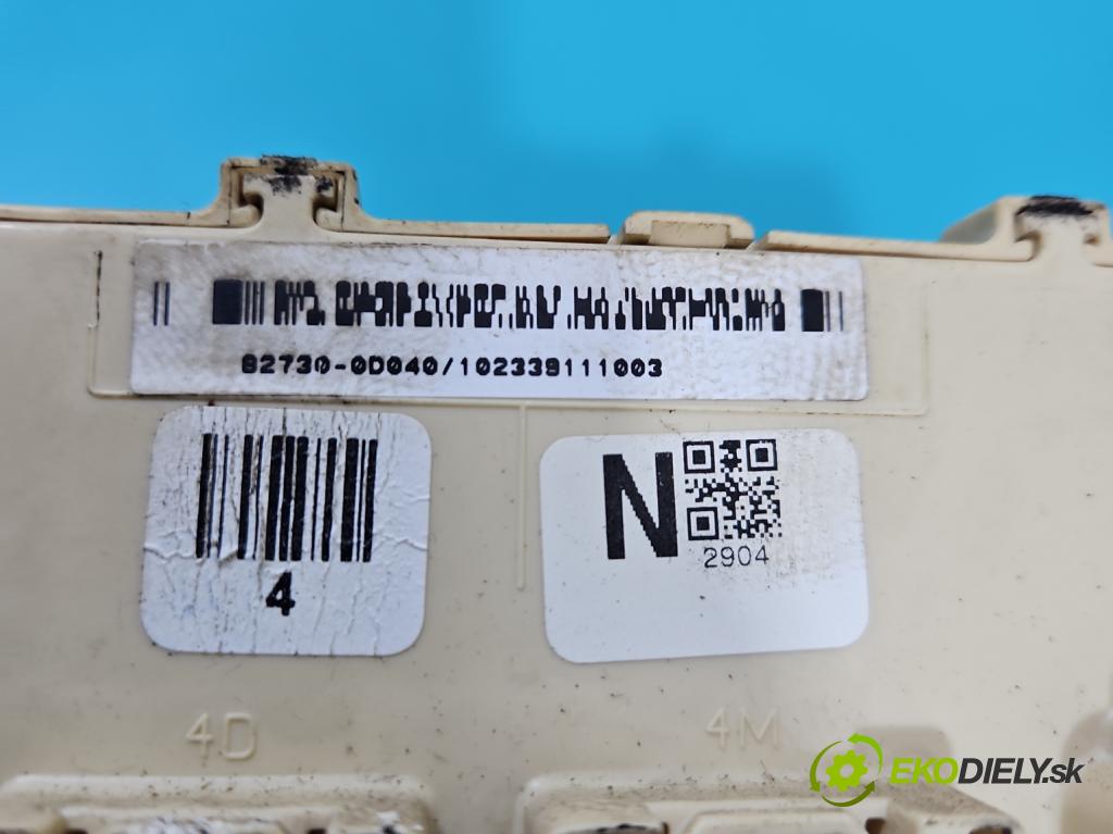 Toyota Yaris I 1999-2005 1.3 vvti 87 hp manual 64 kW 1298 cm3 5- skříňka pojistková 82730-0D040 (Pojistkové skříňky)