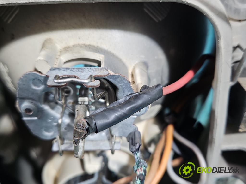 Mercedes Vito W638 1996-2003 2.0 (111948) 129 HP manual 95 kW 1998 cm3 5- Reflektor: pravý  (Pravé)