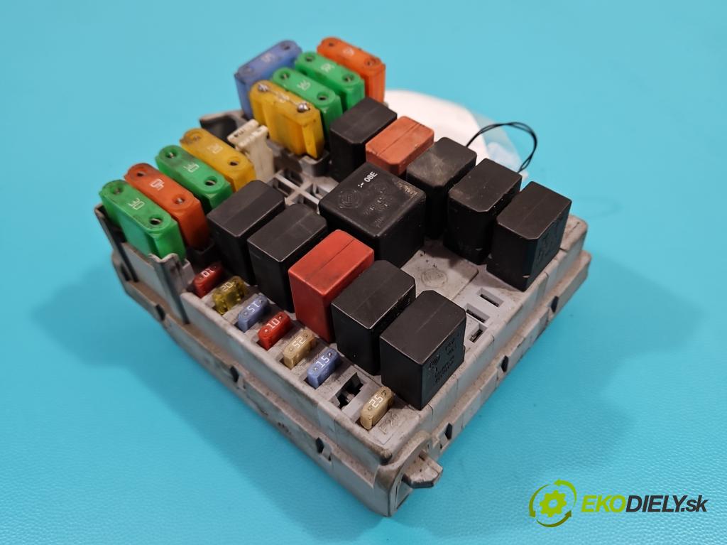 Iveco Daily IV 2006-2014 3.0 HPI 145 hp manual 107 kW 2998 cm3 2- skříňka pojistková 69501171 (Pojistkové skříňky)