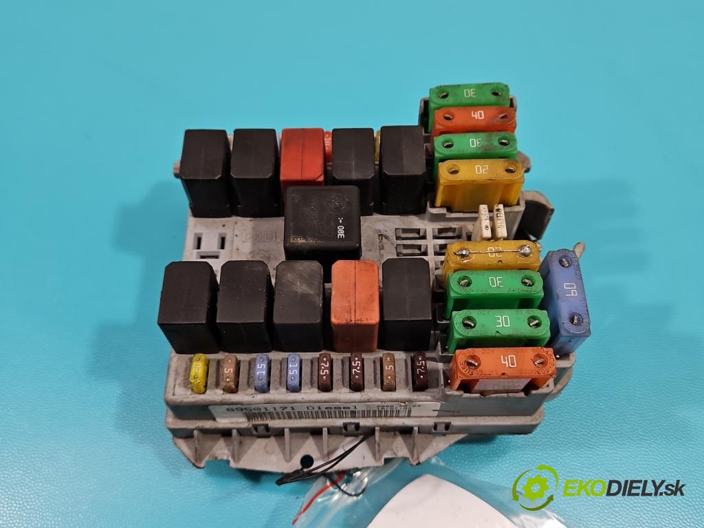 Iveco Daily IV 2006-2014 3.0 HPI 145 hp manual 107 kW 2998 cm3 2- skříňka pojistková 69501171 (Pojistkové skříňky)