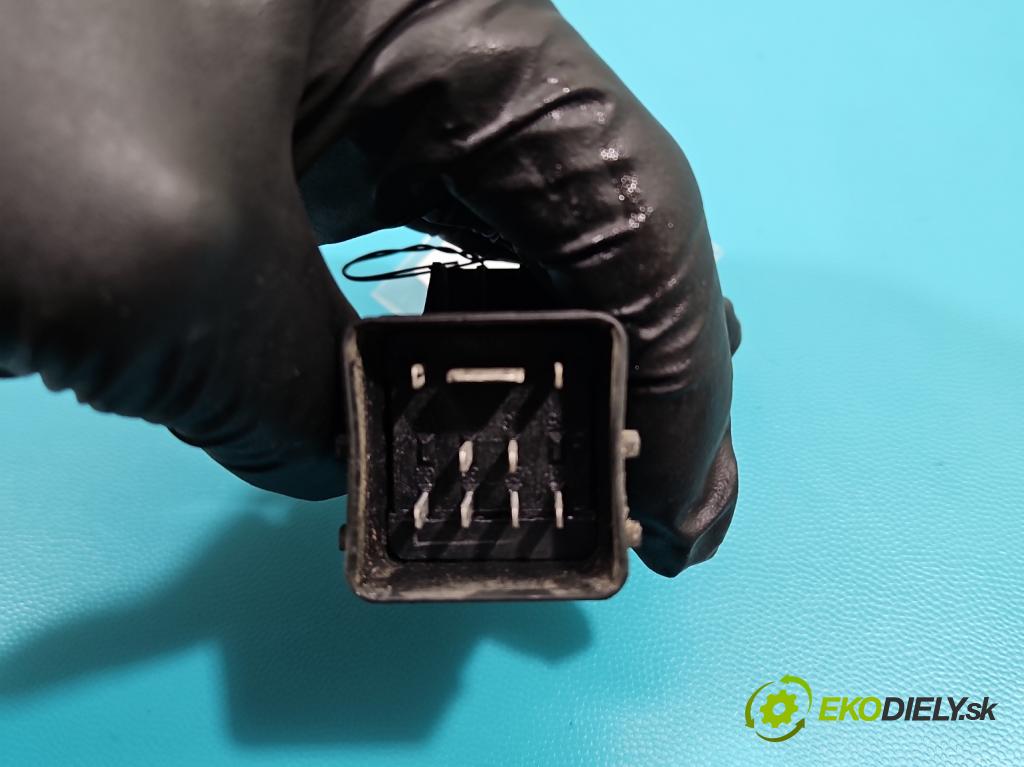 Iveco Daily IV 2006-2014 3.0 HPI 145 HP manual 107 kW 2998 cm3 2- Relé: svíčky: zařicích: 0281003039 (Relé)