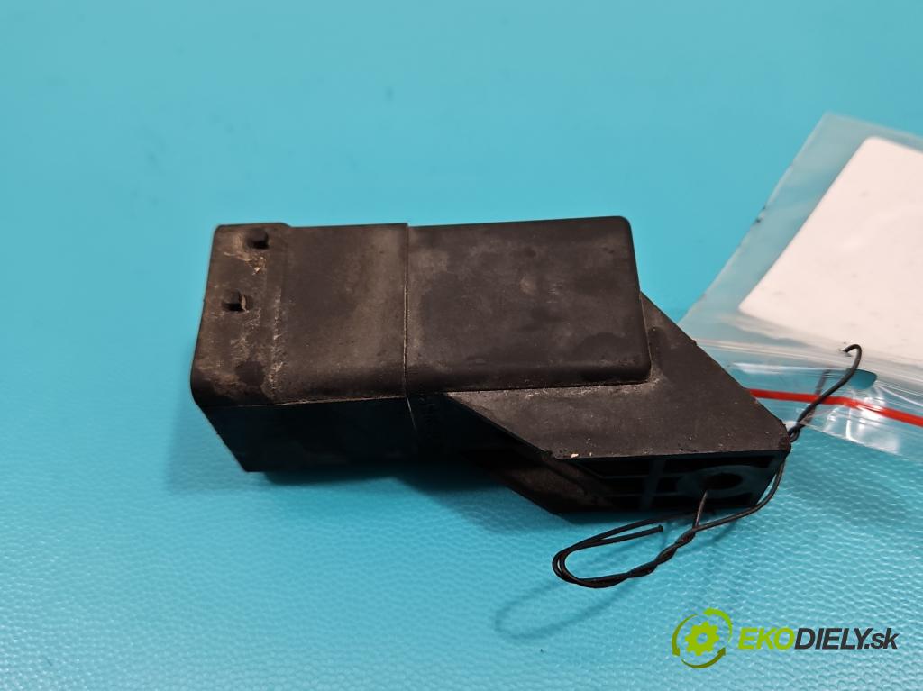 Iveco Daily IV 2006-2014 3.0 HPI 145 HP manual 107 kW 2998 cm3 2- Relé: svíčky: zařicích: 0281003039 (Relé)