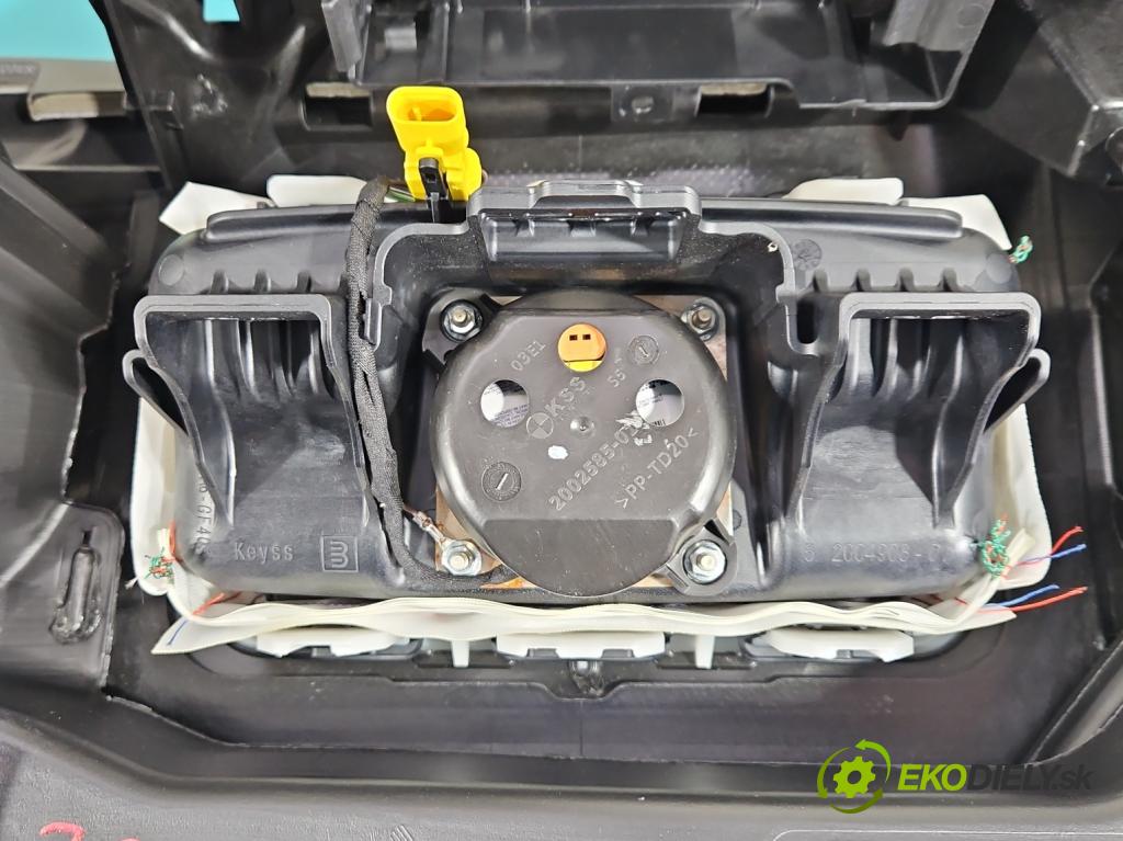 Opel Astra V  2015- 1.6 cdti 110 HP manual 81 kW 1598 cm3 5- kokpit,pristrojová doska rozdeľovacia
