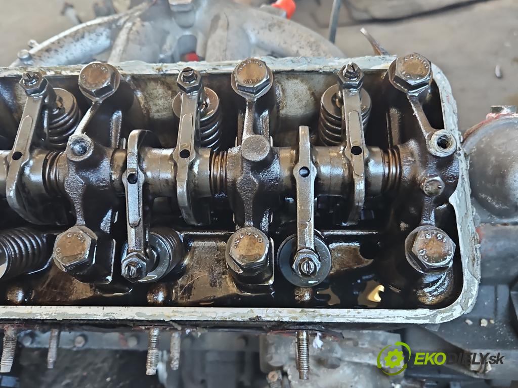Peugeot 305 1.5 karburátor: 68 HP manual 50 kW 1472 cm3 5- motor benzín: 142