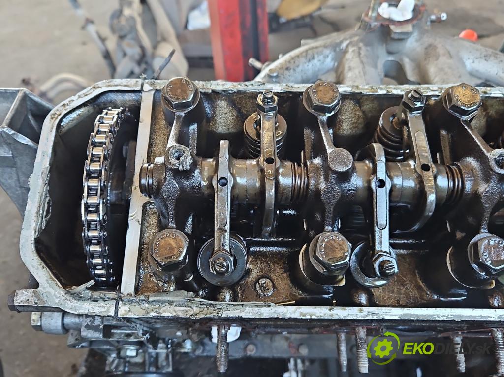 Peugeot 305 1.5 karburátor: 68 HP manual 50 kW 1472 cm3 5- motor benzín: 142