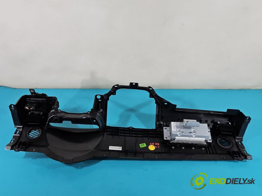 Ford C-Max I 2003-2010 1.8 16V 120 HP manual 88 kW 1798 cm3 5- kokpit,pristrojová doska rozdeľovacia