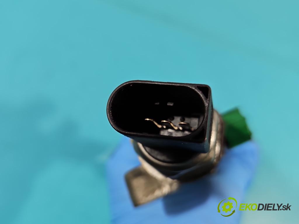 Skoda Karoq 2017- 2.0 tdi 150 HP automatic 110 kW 1968 cm3 5- lišta vstrekovacia 04L089G (Vstrekovacie lišty)