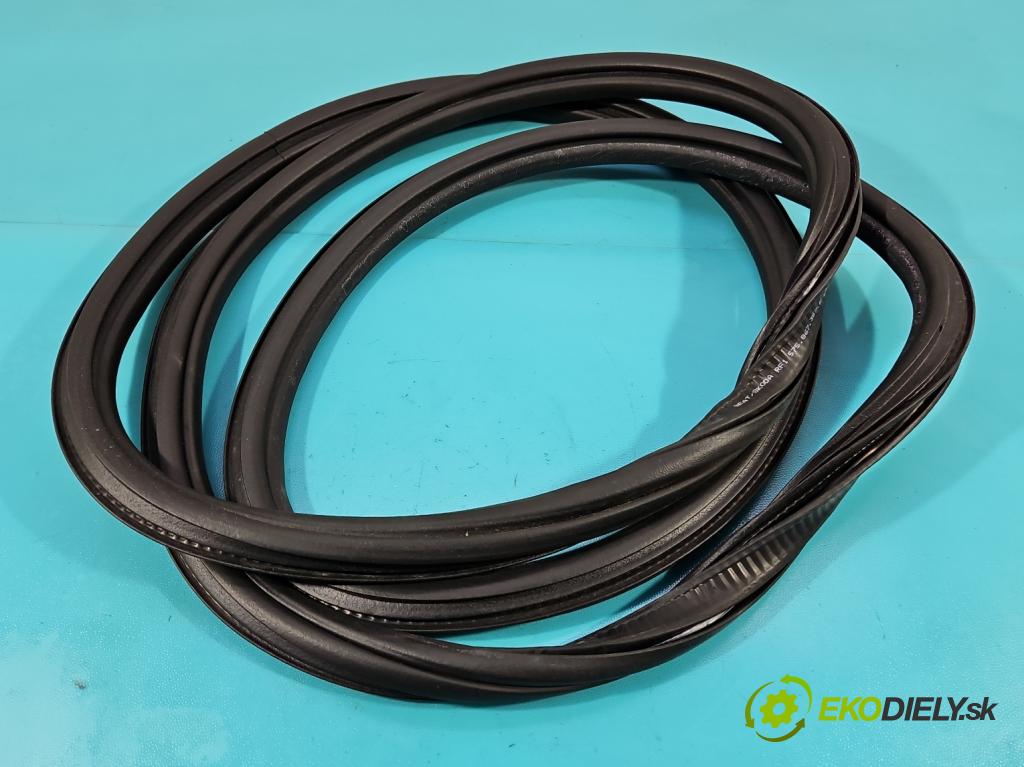 Skoda Karoq 2017- 2.0 tdi 150 hp automatic 110 kW 1968 cm3 5- Těsnění: dveře zadní levé  (Ostatní)