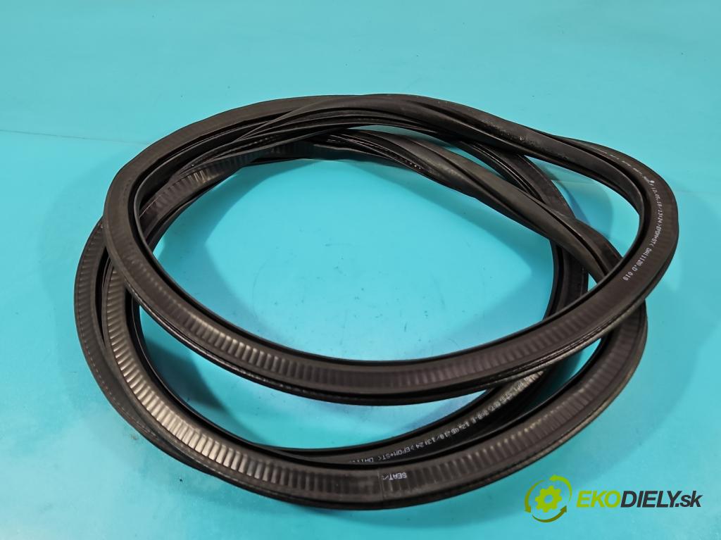 Skoda Karoq 2017- 2.0 tdi 150 hp automatic 110 kW 1968 cm3 5- Těsnění: dveře zadní pravé  (Ostatní)