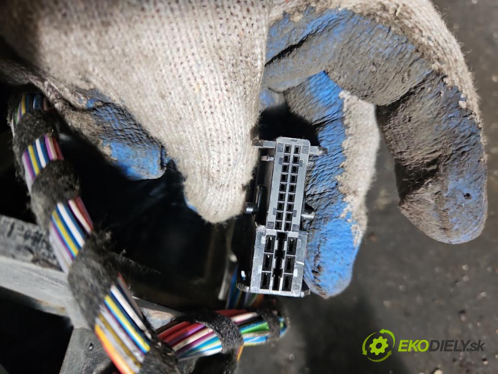 Skoda Karoq 2017- 2.0 tdi 150 HP automatic 110 kW 1968 cm3 5- Hák: vlečení: 57A803880A (Ťažné zariadenia)