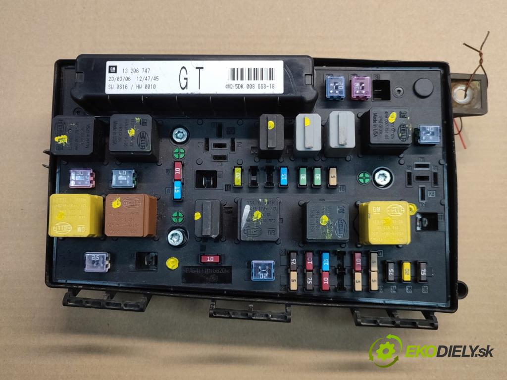 Opel Zafira B 2005-2014 1.8 16V 140 hp manual 103 kW 1796 cm3 5- skříňka pojistková 13206747 (Pojistkové skříňky)