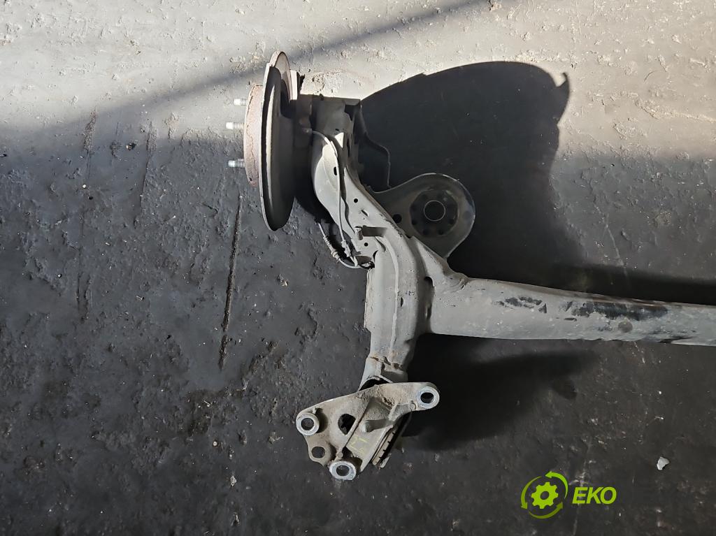 Opel Astra V  2015- 1.6 cdti 110 hp manual 81 kW 1598 cm3 5- zadní výztuha  (Výztuhy zadní)