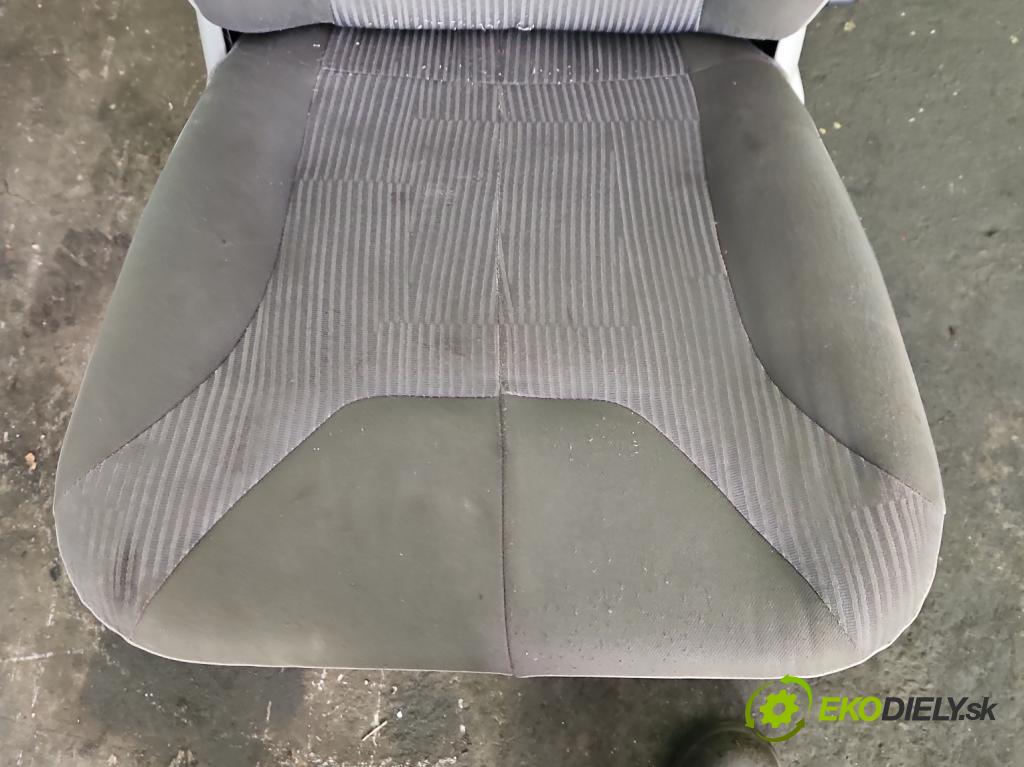 Opel Vivaro 2001-2014 2.0 cdti 114 HP manual 84 kW 1995 cm3 5- Sedačka ľavý  (Sedačky, sedadlá)