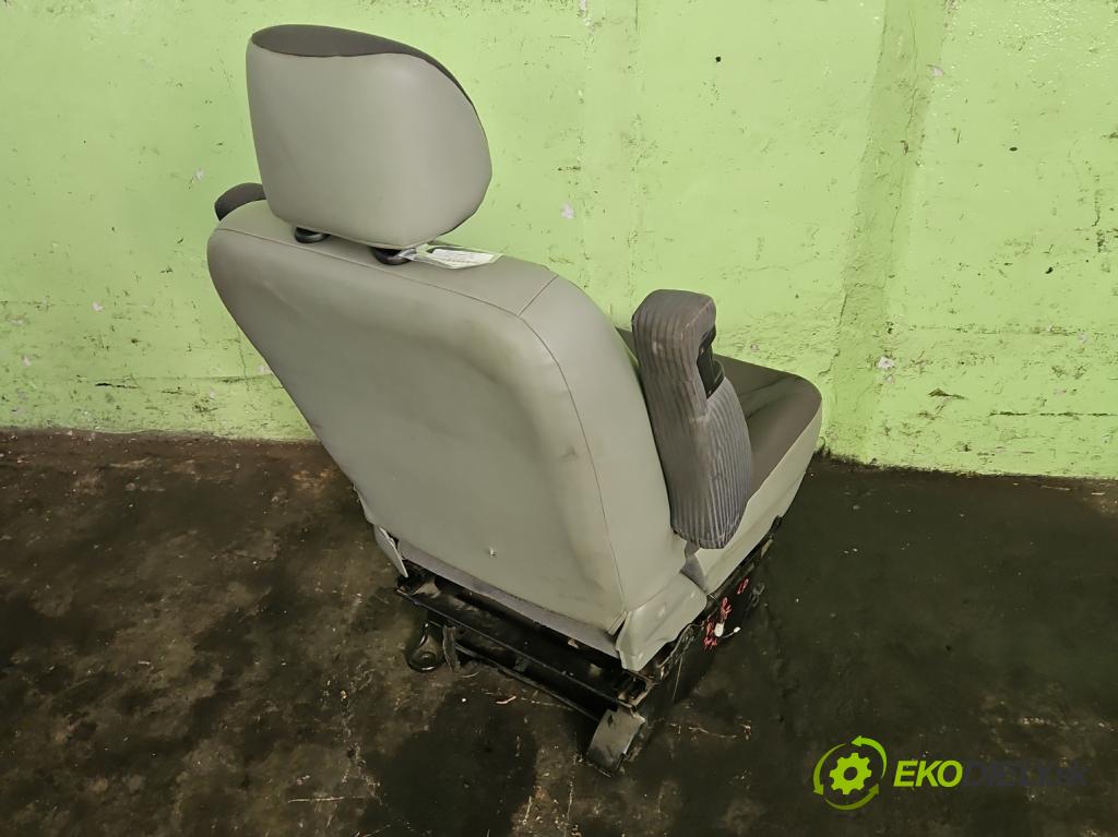 Opel Vivaro 2001-2014 2.0 cdti 114 HP manual 84 kW 1995 cm3 5- Sedačka ľavý  (Sedačky, sedadlá)