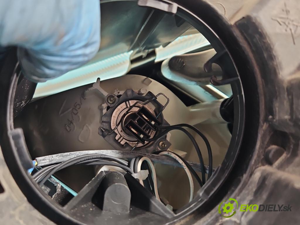 Citroen C8 2002-2014 2.0 16V 140 HP automatic 103 kW 1997 cm3 5- Reflektor: pravý 89006368 (Pravé)