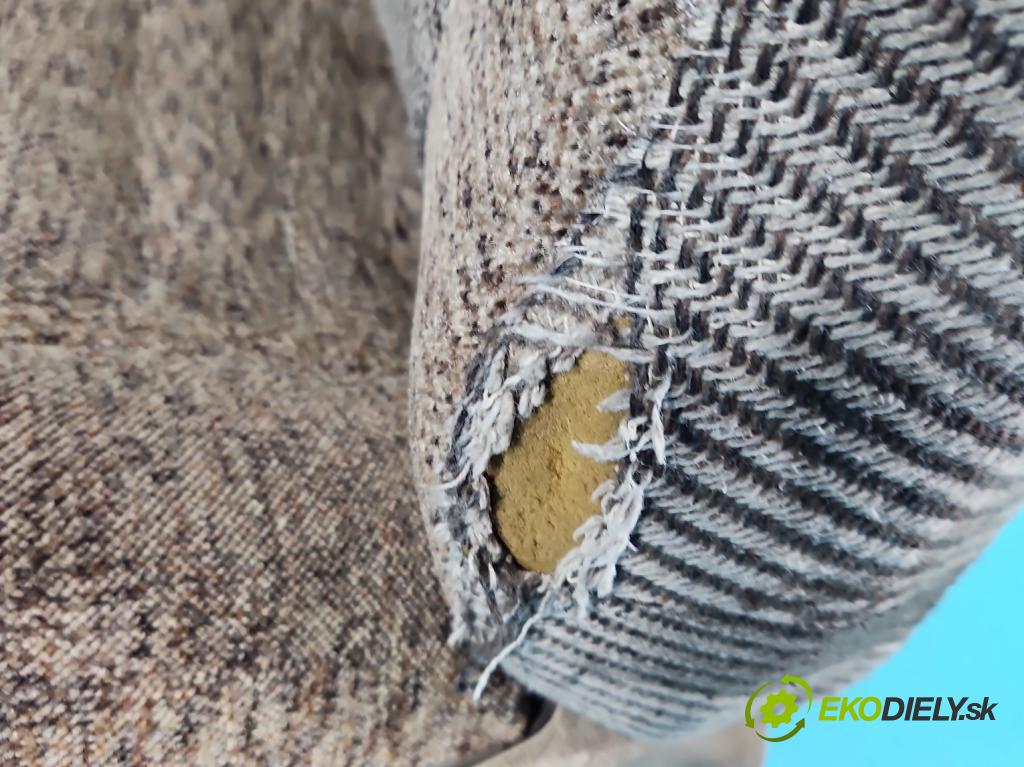 Peugeot 305 1.5 karburátor: 68 HP manual 50 kW 1472 cm3 5- Sedačka ľavý  (Sedačky, sedadlá)