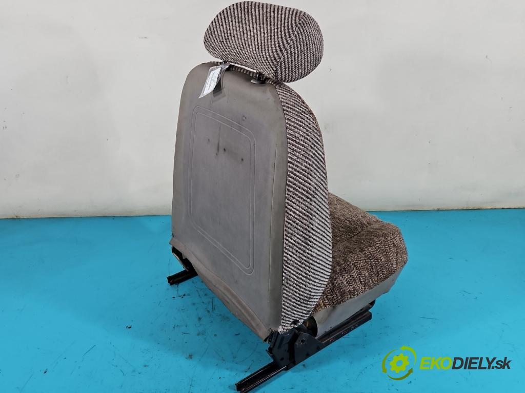 Peugeot 305 1.5 karburátor: 68 HP manual 50 kW 1472 cm3 5- Sedačka ľavý  (Sedačky, sedadlá)