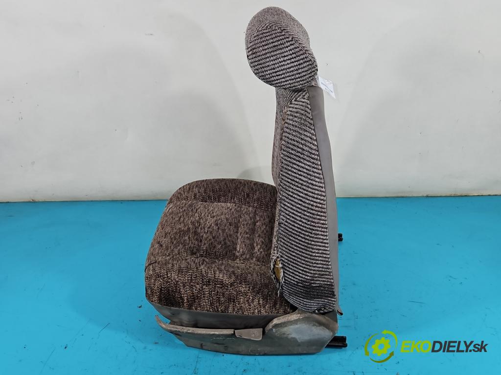 Peugeot 305 1.5 karburátor: 68 HP manual 50 kW 1472 cm3 5- Sedačka ľavý  (Sedačky, sedadlá)
