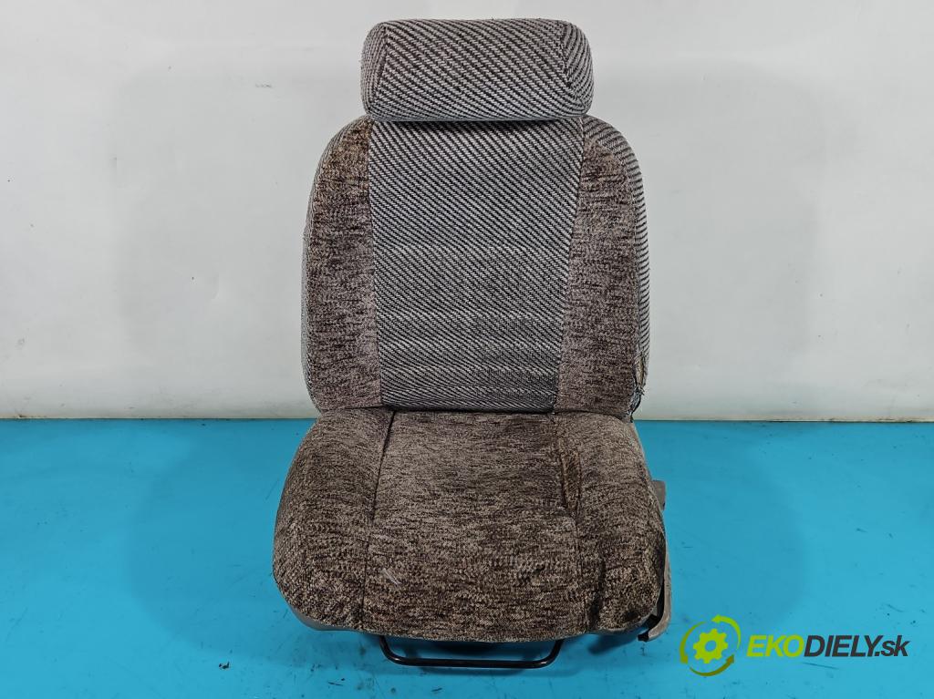 Peugeot 305 1.5 karburátor: 68 HP manual 50 kW 1472 cm3 5- Sedačka ľavý  (Sedačky, sedadlá)