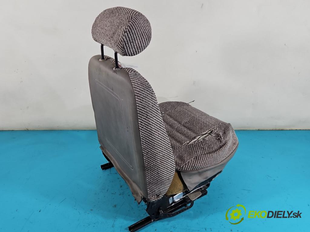 Peugeot 305 1.5 karburátor: 68 HP manual 50 kW 1472 cm3 5- Sedačka pravý  (Sedačky, sedadlá)