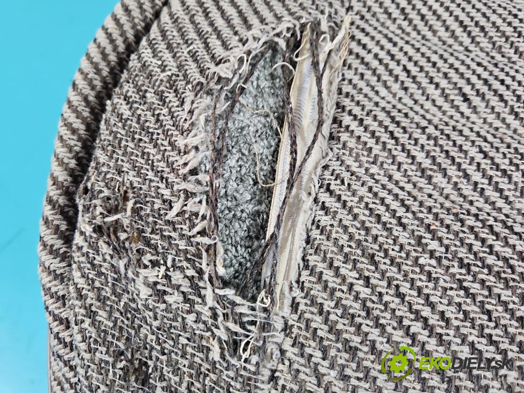 Peugeot 305 1.5 karburátor: 68 HP manual 50 kW 1472 cm3 5- Sedačka pravý  (Sedačky, sedadlá)