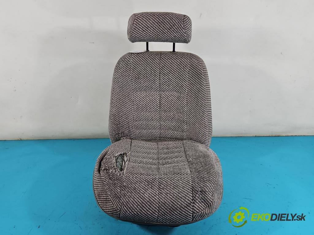 Peugeot 305 1.5 karburátor: 68 HP manual 50 kW 1472 cm3 5- Sedačka pravý  (Sedačky, sedadlá)