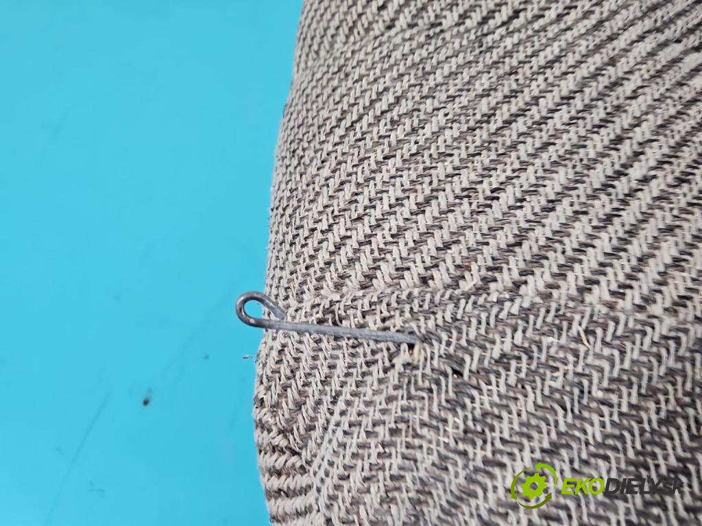 Peugeot 305 1.5 karburátor: 68 HP manual 50 kW 1472 cm3 5- Sedačka pravý  (Sedačky, sedadlá)