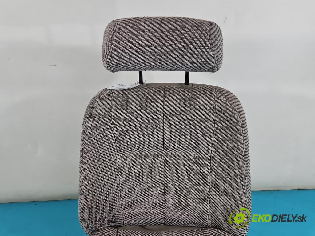 Peugeot 305 1.5 karburátor: 68 HP manual 50 kW 1472 cm3 5- Sedačka pravý  (Sedačky, sedadlá)