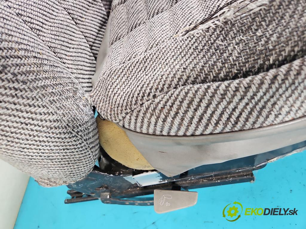 Peugeot 305 1.5 karburátor: 68 HP manual 50 kW 1472 cm3 5- Sedačka pravý  (Sedačky, sedadlá)