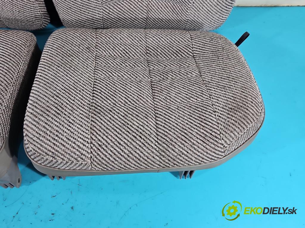 Peugeot 305 1.5 karburátor: 68 HP manual 50 kW 1472 cm3 5- Pohovka: zadné  (Sedačky, sedadlá)