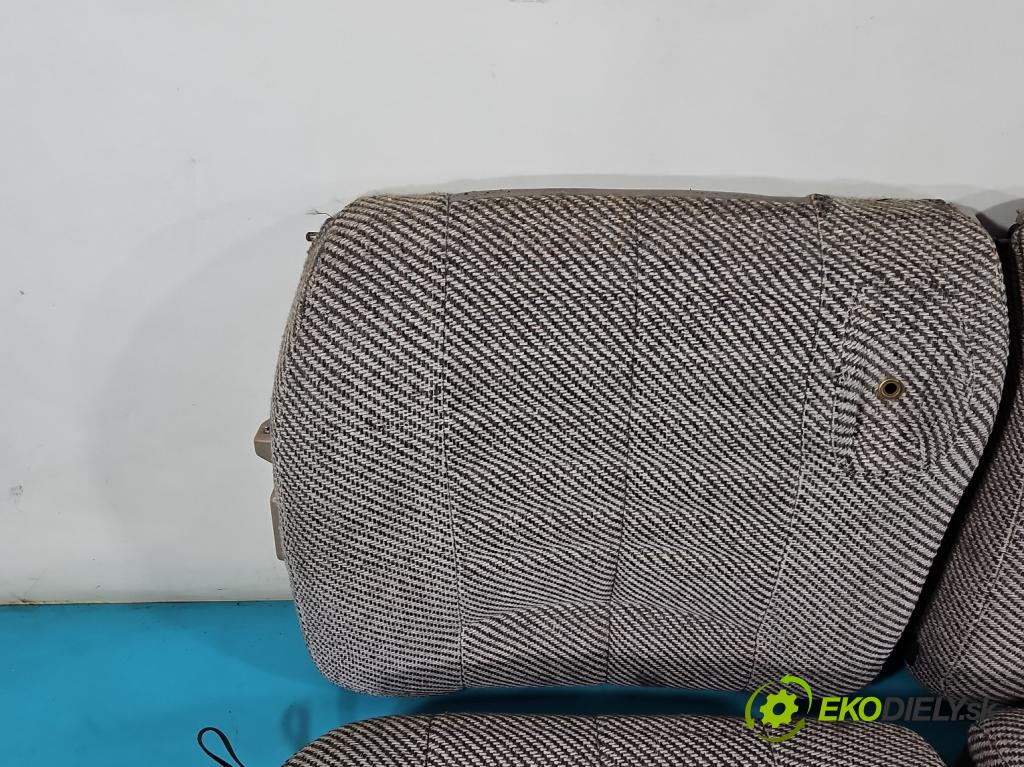 Peugeot 305 1.5 karburátor: 68 HP manual 50 kW 1472 cm3 5- Pohovka: zadné  (Sedačky, sedadlá)