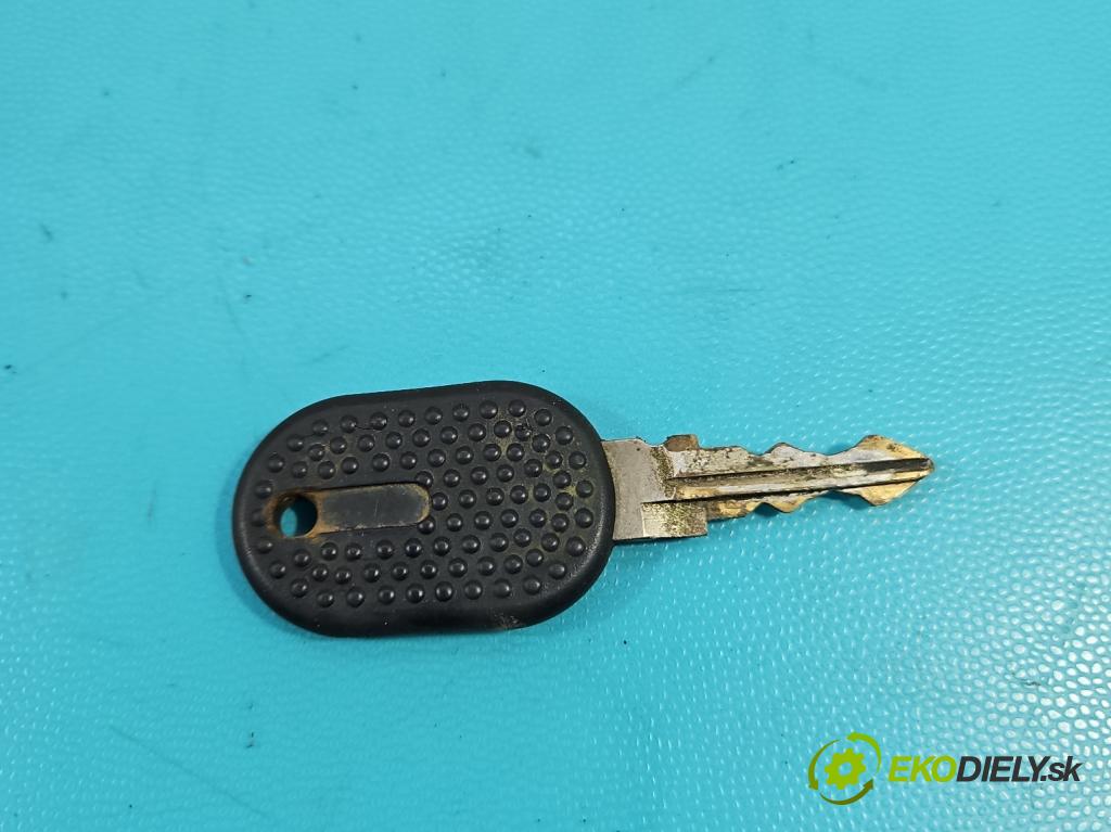 Fs lublin Lublin 3 2.4d 64 HP manual 47,4 kW 2417 cm3 5- Spínačka  (Spínacie skrinky a kľúče)