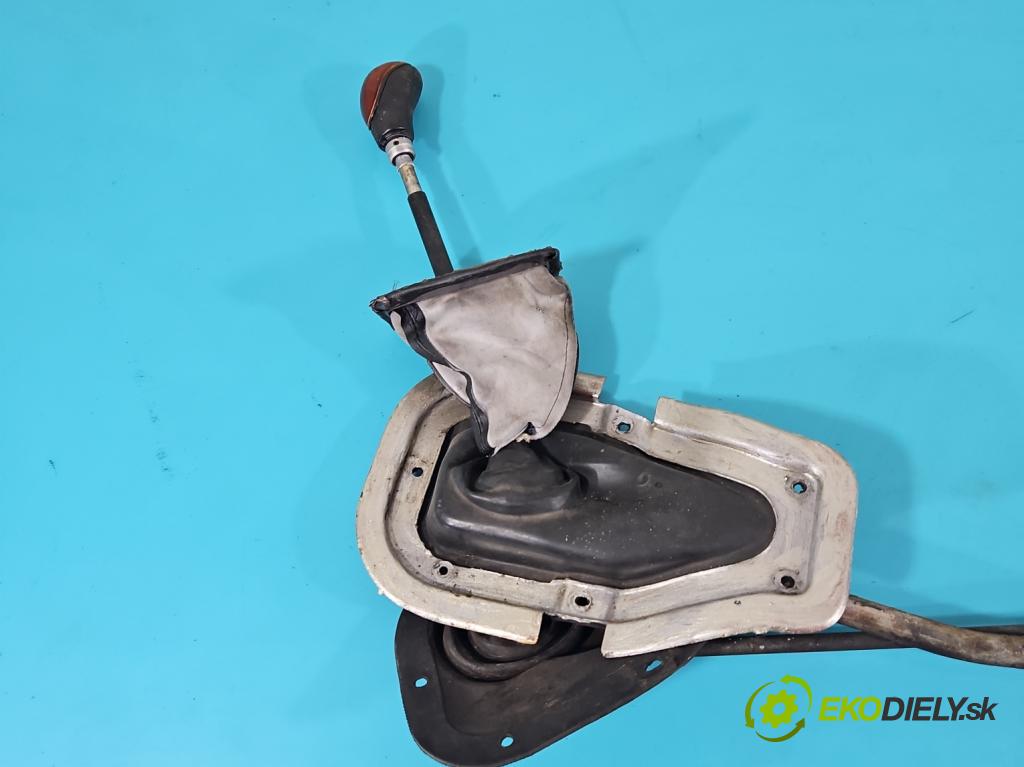 Peugeot 305 1.5 karburátor: 68 HP manual 50 kW 1472 cm3 5- Páka: Změny: stupeň,rýchlosť  (Rýchlostné páky / kulisy)